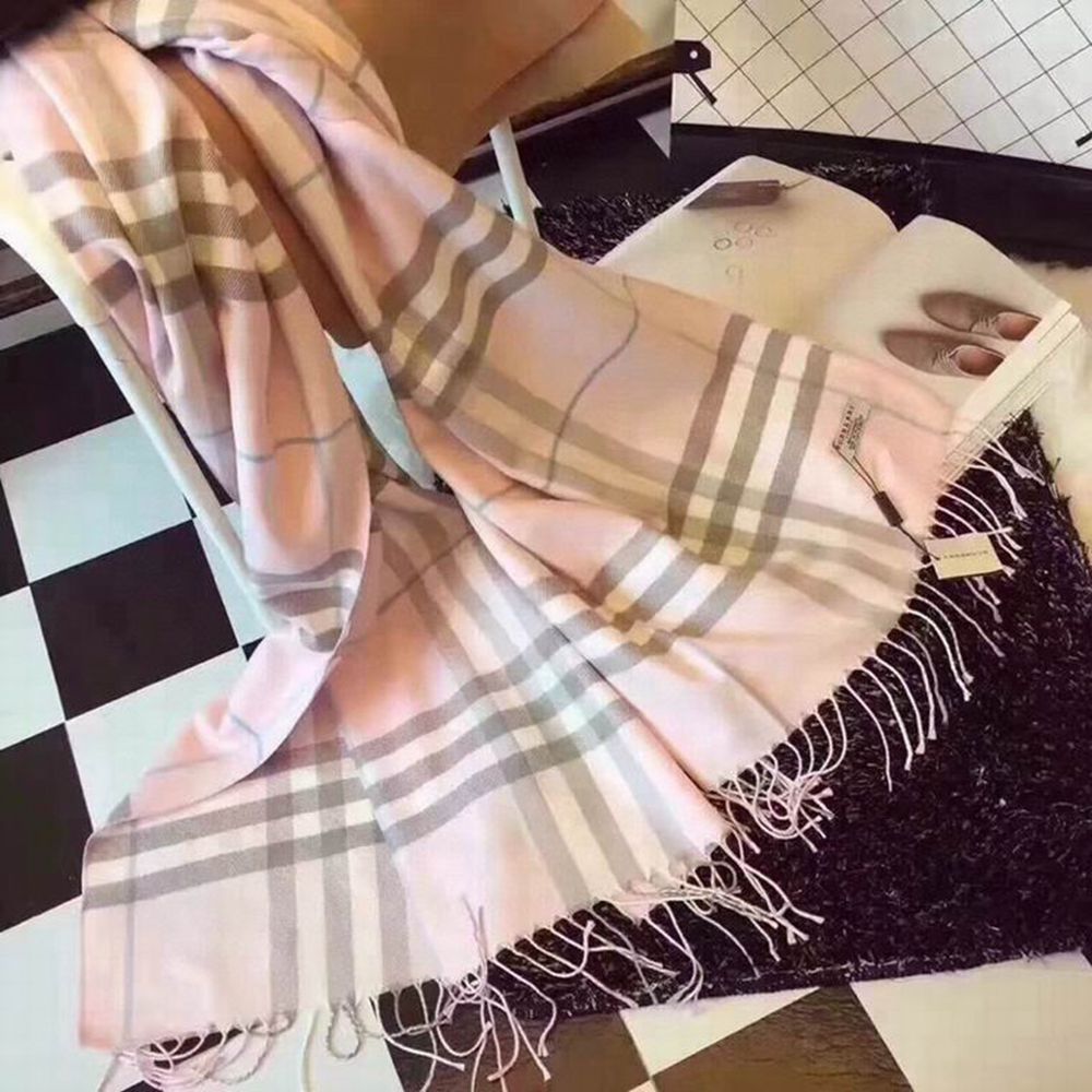 Bv*b*rry Scarf